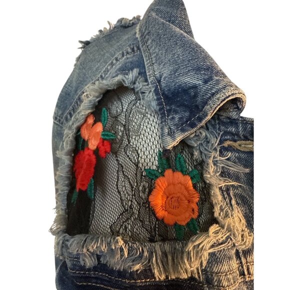 Arizona Jean Co Distressed Denim Jacket Floral Embroidered Lace Inserts Med EUC - Picture 2 of 8